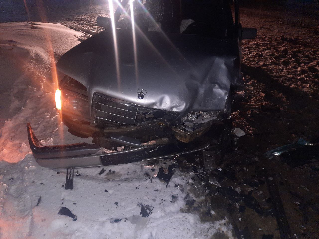 В Тверской области водитель получил травмы при столкновении двух легковушек