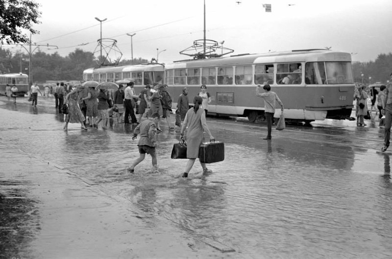 30 искренних чёрно-белых фотографий о жизни на Урале в советское время в мире, жизнь, люди, ностальгия, советское время, урал