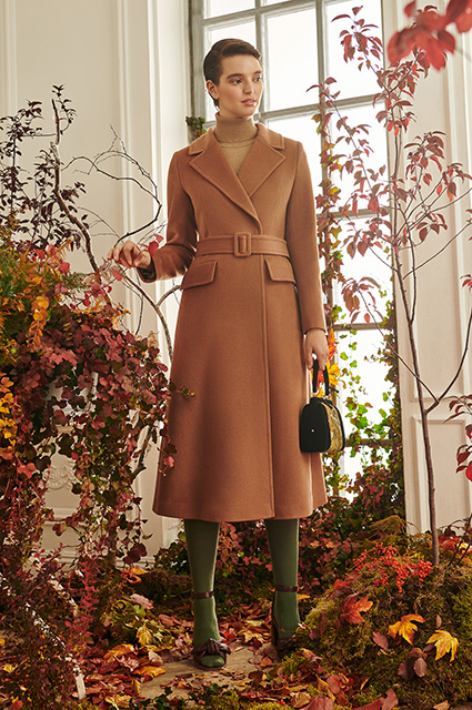 Баухаус, power dressing от Зендаи и гардероб путешественниц: смотрим новые осенние лукбуки Лукбук