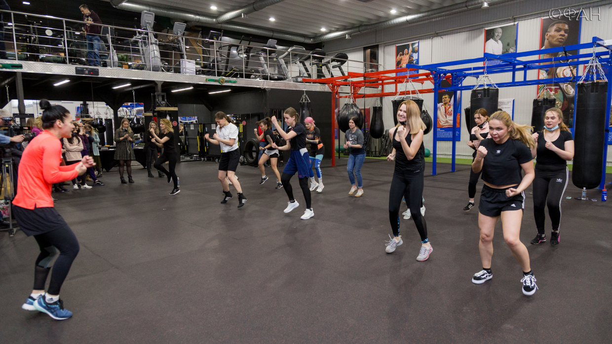Федерация бокса России провела тренировку для женщин из кризисных центров