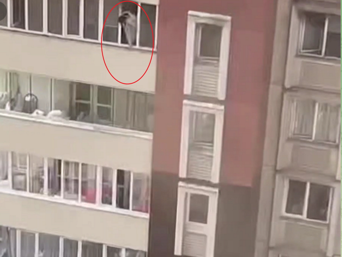 Жители многоэтажного дома в Алматы спасались, выпрыгивая из окон, чтобы избежать пожара