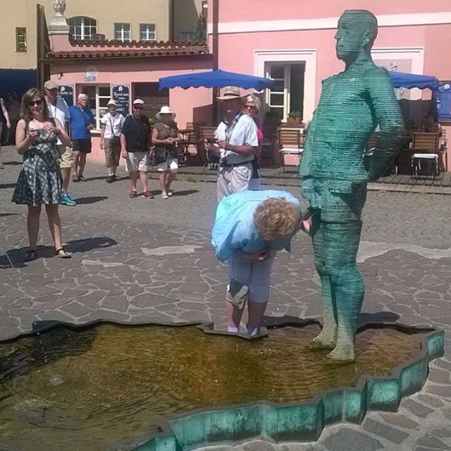 Просто "Писающий мальчик" вырос без комплексов, девушки, прикол, юмор