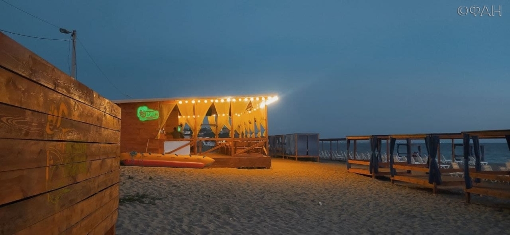 ФАН узнал, где найти красивые песчаные пляжи и необычный парк аттракционов в Крыму