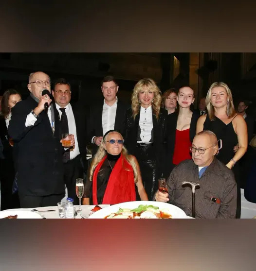 Никита Михалков с семьей