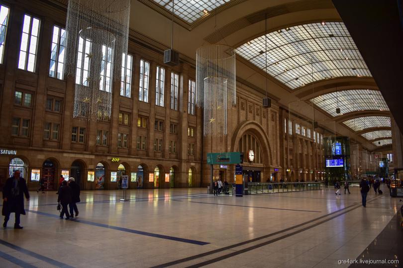 Прогулка по самому большому вокзалу Европы