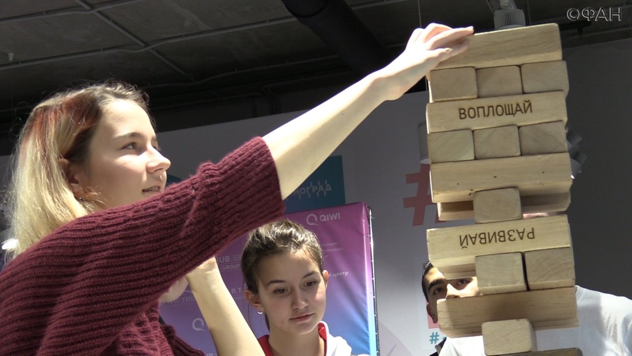 Блаженство с пятой восточной бри ларсон. Ивановы-ивановы актеры станислав дужников. Навстречу тьме вниз фильм 2018. Стартую с пятой. Фильм навстречу тьме 2020.