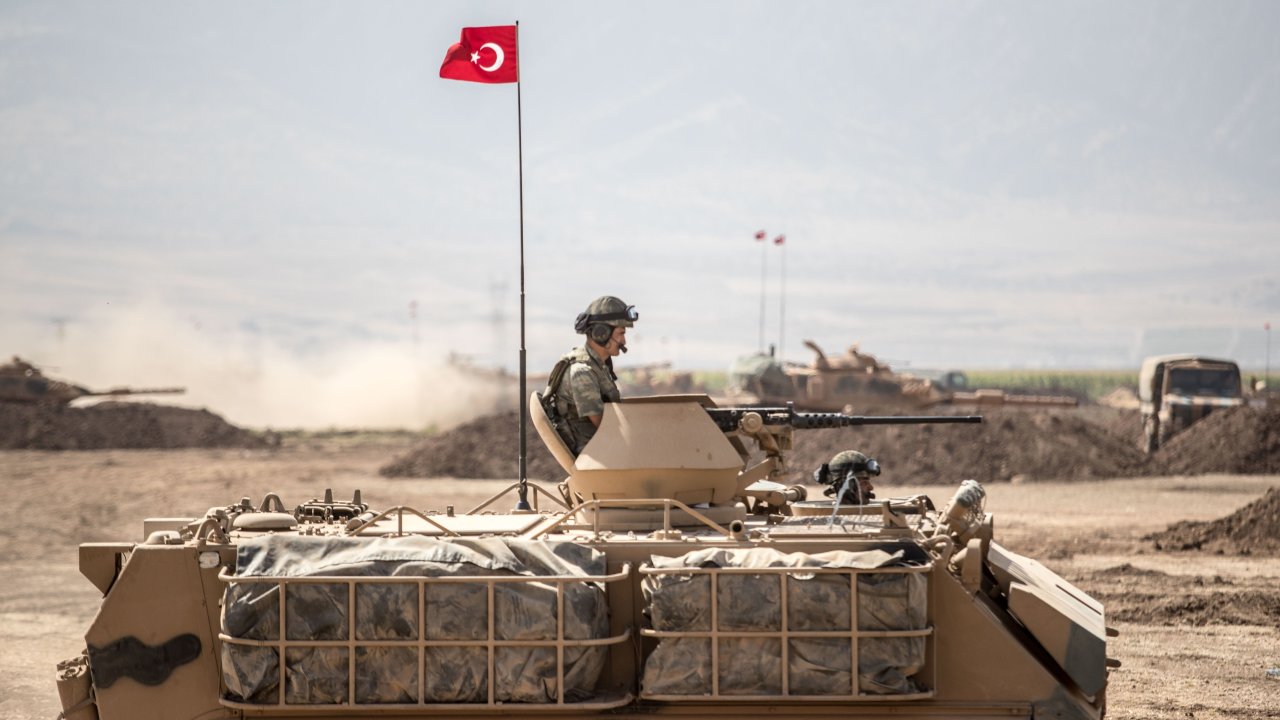 Турецкий военный погиб при атаке курдских боевиков у Рас-аль-Айна в Сирии
