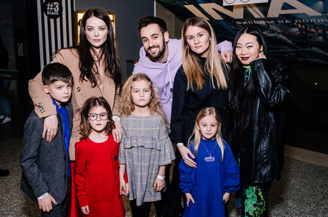 Марина Александрова с мужем, Светлана Иванова, дети Филиппа Киркорова и другие на премьере анимационного фильма Марина Александрова с мужем, Светлана Иванова, дети Филиппа Киркорова и другие на премьере анимационного фильма Светская жизнь
