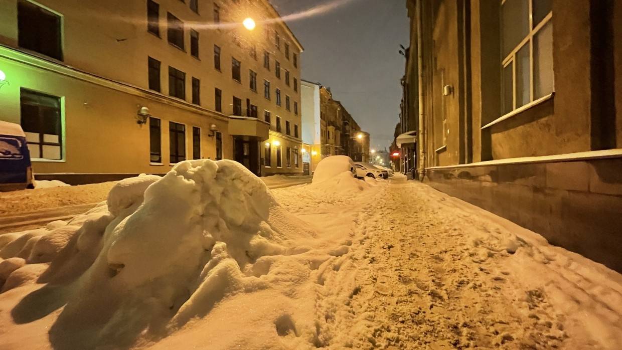 Пассивность Смольного вынудила петербуржцев оплачивать очистку улиц от снега из своего кармана
