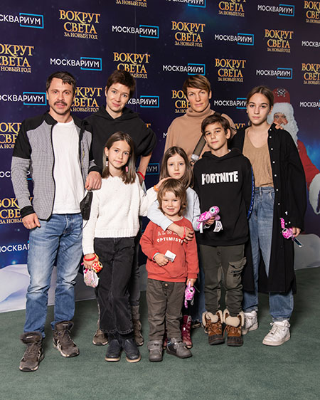 Павел Деревянко с женой и дочерьми, Анастасия Стоцкая и другие на премьере мюзикла с участием животных Павел Деревянко с женой и дочерьми, Анастасия Стоцкая и другие на премьере мюзикла с участием животных Звезды,Новости о звездах