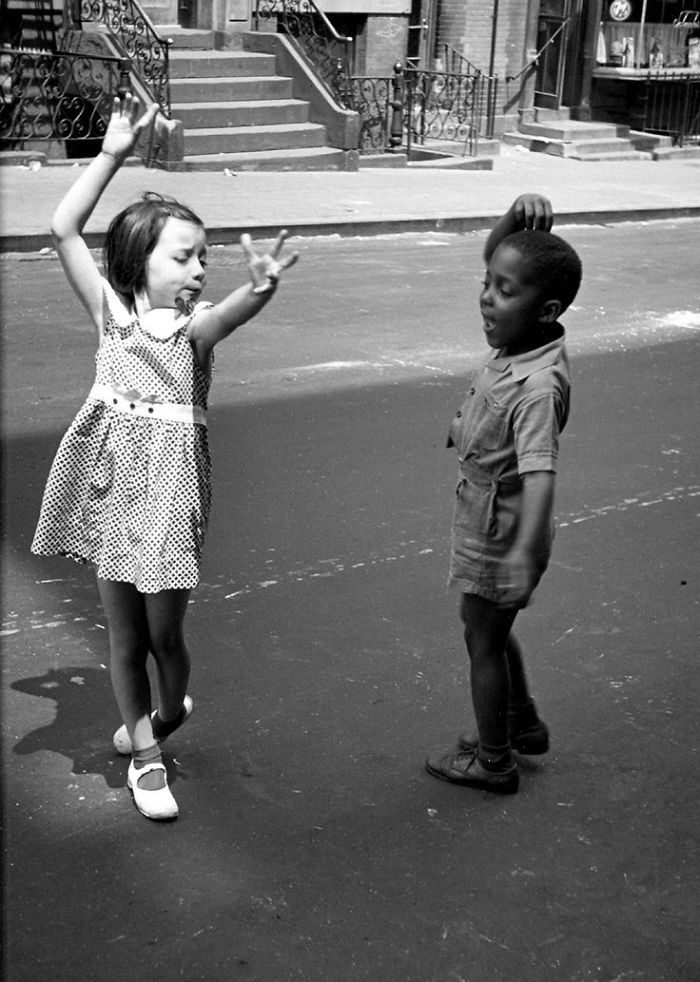 4. Дети танцуют на одной из улиц Нью-Йорка, 1940 год детство, прошлое, фотография