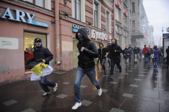 Правые спб. Правые в Питере. Правый берег движение. Приезжие из Петербурга. Правые и левые в СПБ.