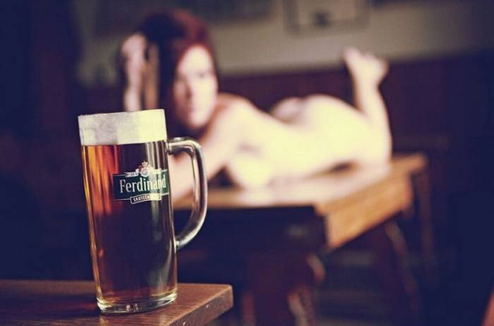 Девушки выбирают пиво.  картинки,позитив