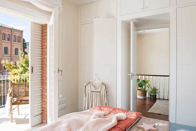 Спальня с собственной террасой: 10 прекрасных примеров интерьер и дизайн,Испания,лето,спальня,терраса