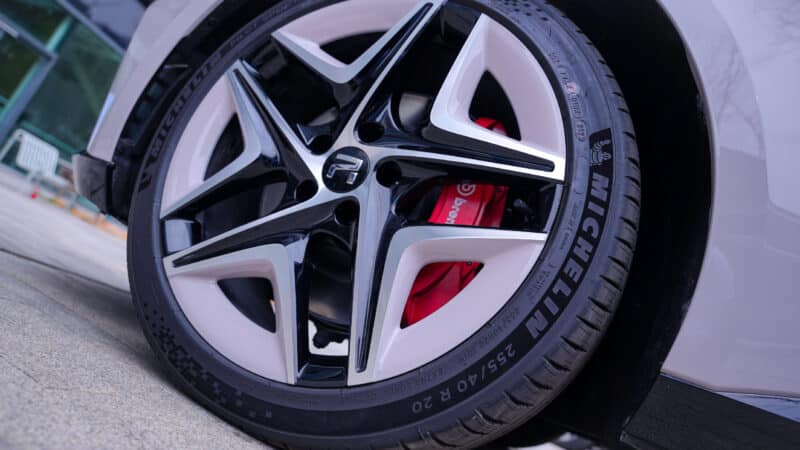 Rising Auto F7 от SAIC выпущен в Китае со сменными батареями. Стоимость от 30 500 долларов США