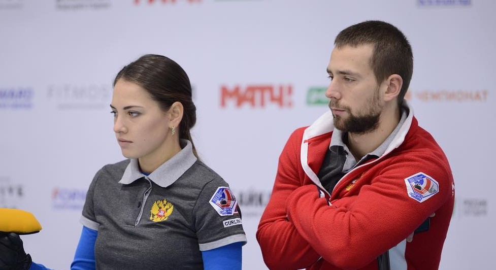 Российский керлингист Крушельницкий и его супруга лишены медалей из-за скандала с допингом