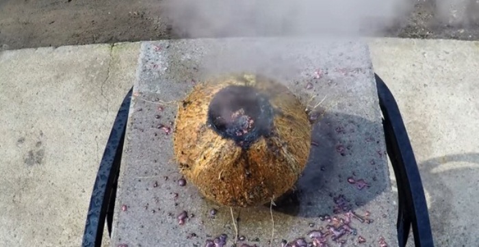 Раскаленная медь внутри кокоса.