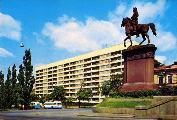 Памятник Ивану Щорсу
