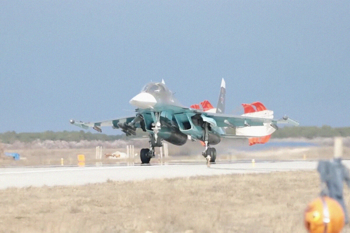 МО РФ заявило о падении бомбардировщика Су-34 на учениях в Волгоградской области