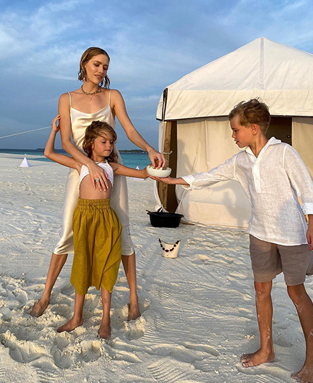Елена Перминова и Александр Лебедев с детьми отдыхают на Мальдивах Звездные пары