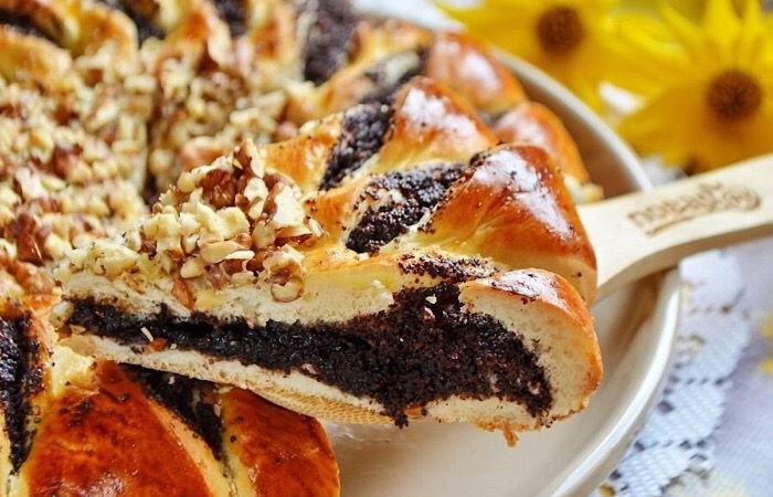 Вкуснейший пирог с шоколадной пастой, маком и орехами