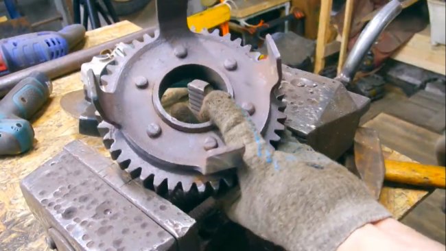 Оригинальный светильник из металла своими руками Оригинальный светильник из металла своими руками гаджеты