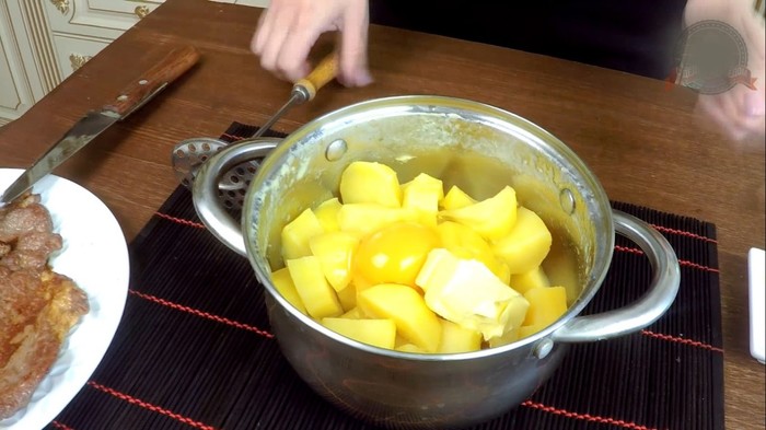 Отбивное мясо в соусе под пюре Отбивное мясо в соусе под пюре кулинария,мясные блюда