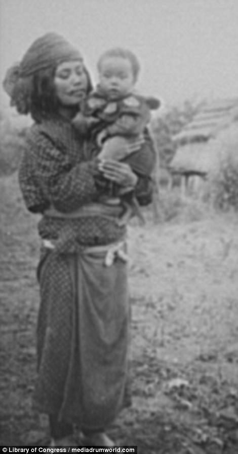 Женщина с ребенком на руках айны, история, народ, фотография