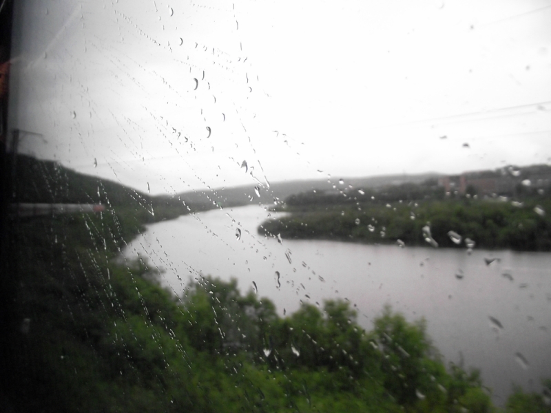 Картинки по запросу капли дождя на стекле поезде