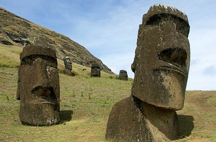 Тела статуй острова Пасхи.