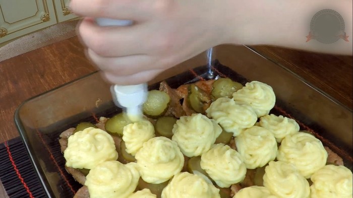 Отбивное мясо в соусе под пюре Отбивное мясо в соусе под пюре кулинария,мясные блюда