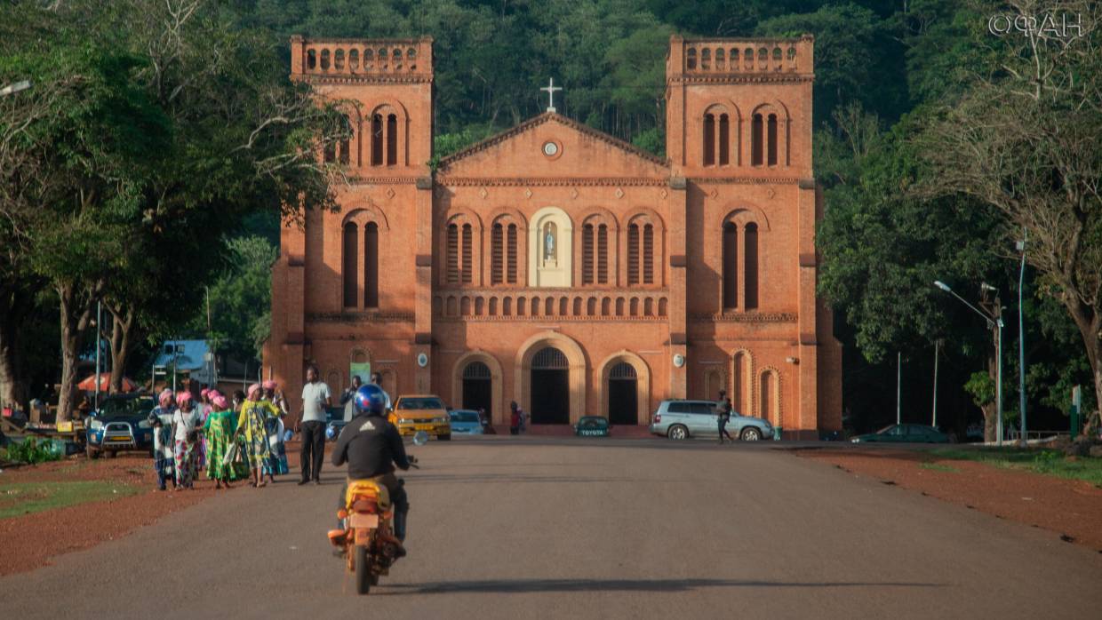 Президент Туадера обсудил с епископами ЦАР проблемы жителей республики