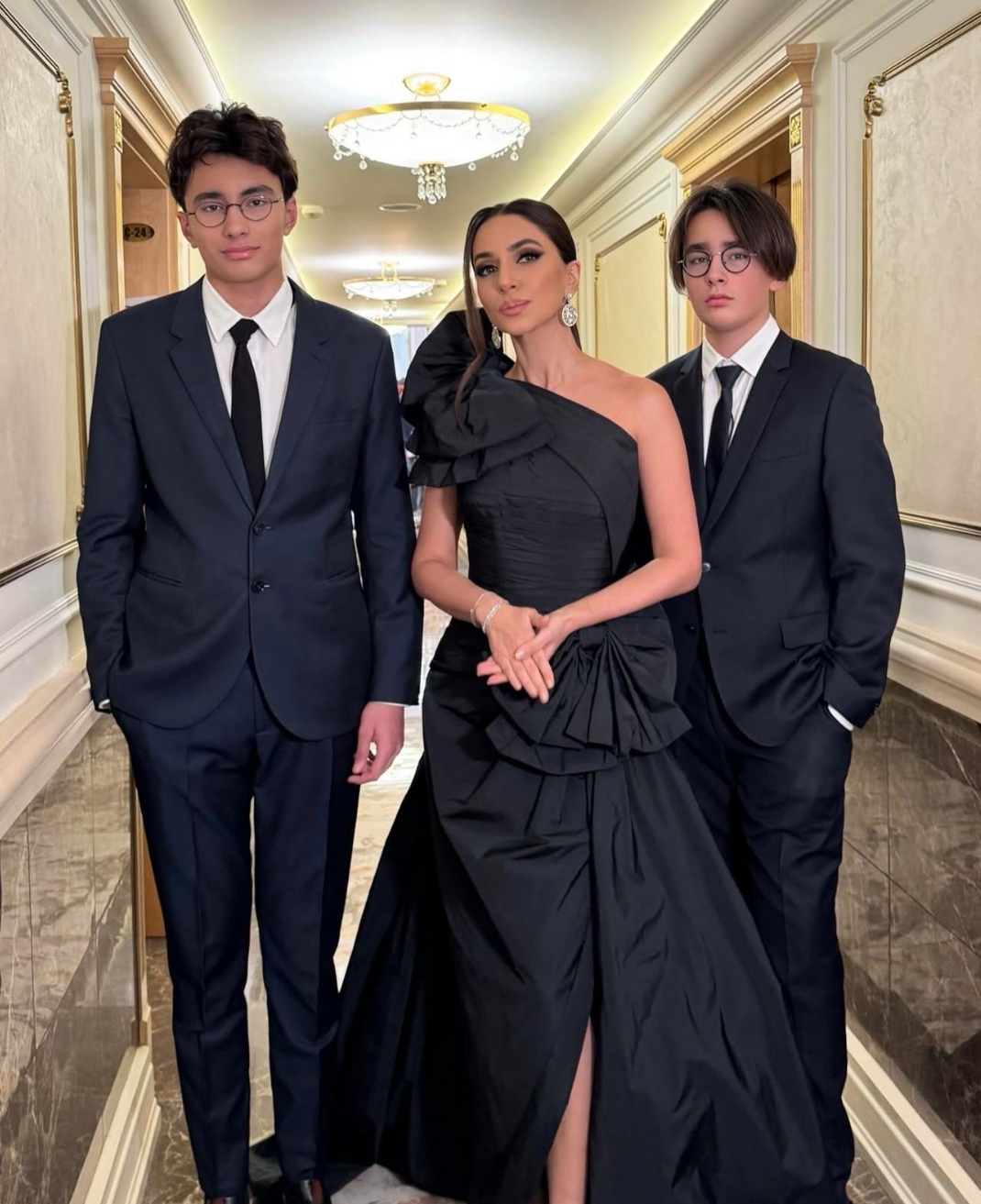 Голубоглазый красавец: в Сети обсуждают фото повзрослевшего сына певицы Зары — Максима артистки, назад, «Какой, певицы, менее, исполнительница, написала, школе, мужем, сейчас, Максима, мальчик, прекрасный, рождения, участница, также, исполнилось, рассказывала, фотосоцсетиВ, отношения