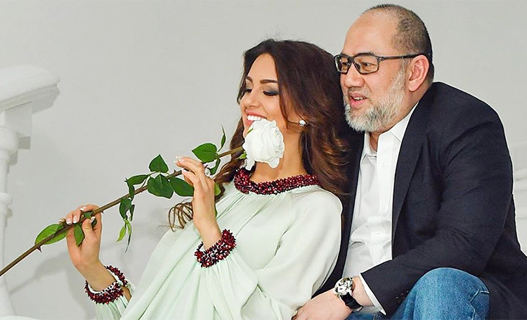 "Мисс Москва" Оксана Воеводина и король Малайзии Мухаммад V: история любви от первого лица