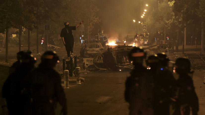 Аналитик Фёдоров назвал беспорядки во Франции тревожным звонком для Макрона