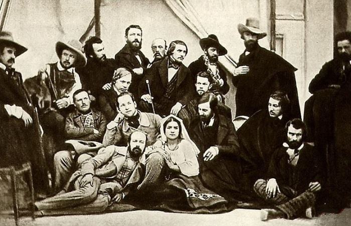 Гоголь (в центре) в Риме среди русских эмигрантов / Фото: wikiwand.com