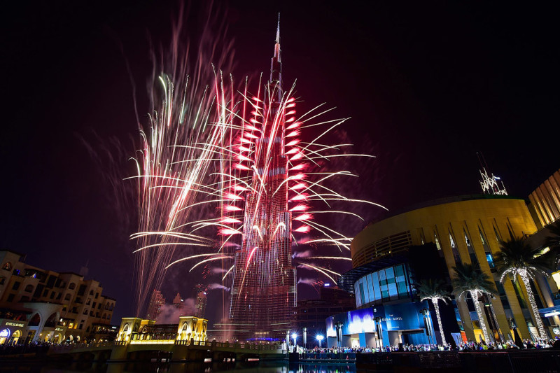 Фейерверк и Бурдж-Халифа в Дубае. новый год, праздник, салют, фейрверк