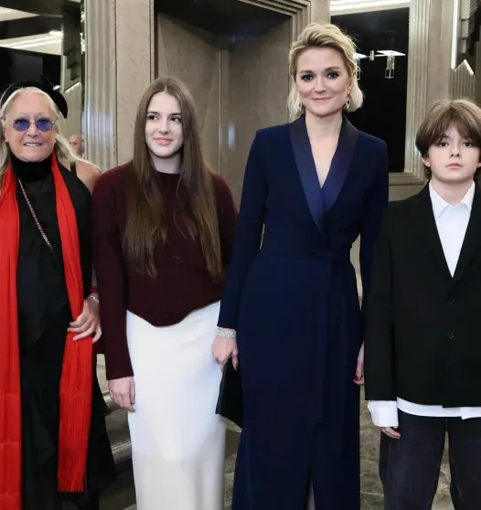 Татьяна Михалкова с дочерью Надеждой и внуками