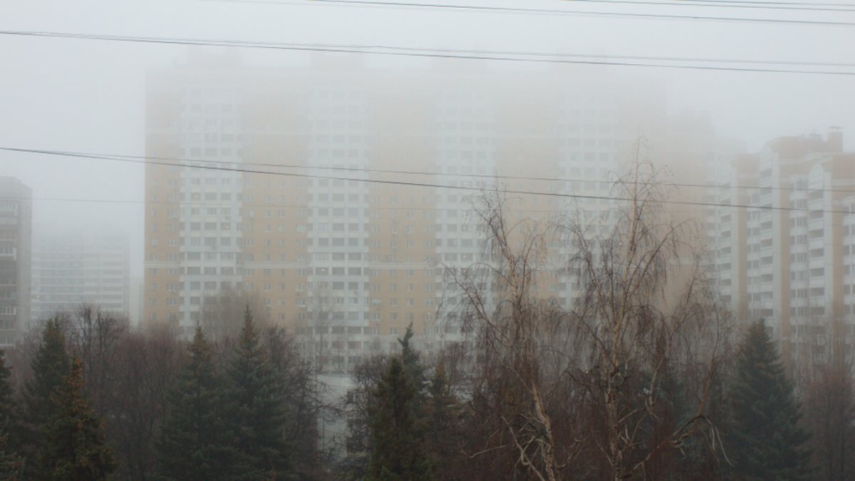 Опять туман закрыты питер. Аномальный туман в Москве. Туман в Москве 2021. Туман в Москве 28 декабря. Туман ноябрь 2021 Москва высоко.