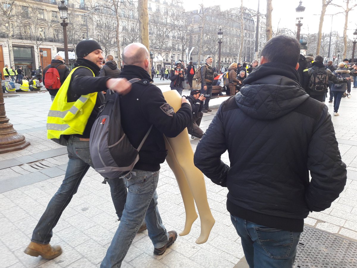 В штатском. Полицейский в штатском. Полиция Франции в штатском. Полиция в штатском.