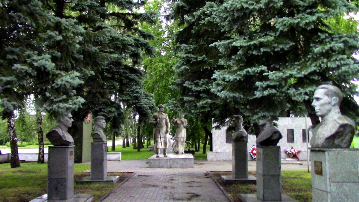 Неизвестные вандалы осквернили памятники на Аллее героев в Пензенской области