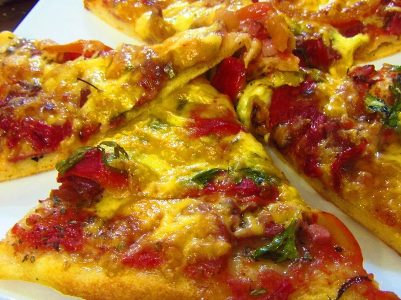 рецепт домашней пиццы в духовке с колбасой и сыром на дрожжевом тесте фото 109