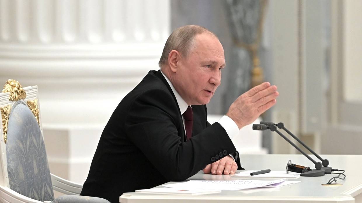 Кремль сообщил о телефонных переговорах Путина и президента Киргизии
