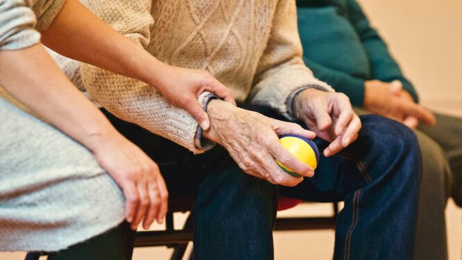 Упадок сил, болезни и деменция: как сделать дом безопасным для пожилого человека возраст,жизнь,инвалидность,полезные советы,старение
