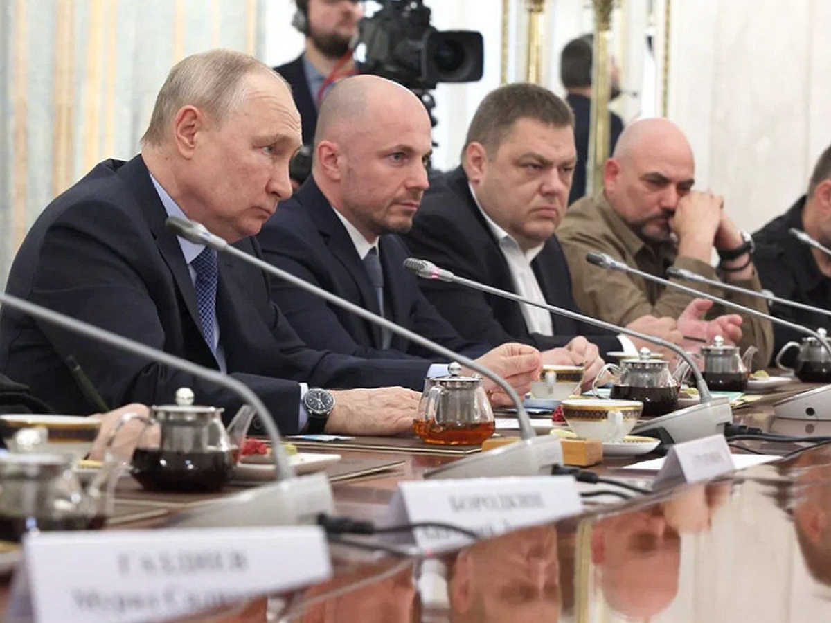 Путин на закрытой части встречи с военкорами ответил на вопрос, ставший мемом