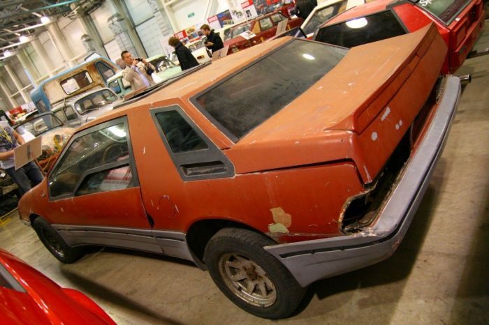 Как два друга собрали крутой спорткар у себя в гараже 