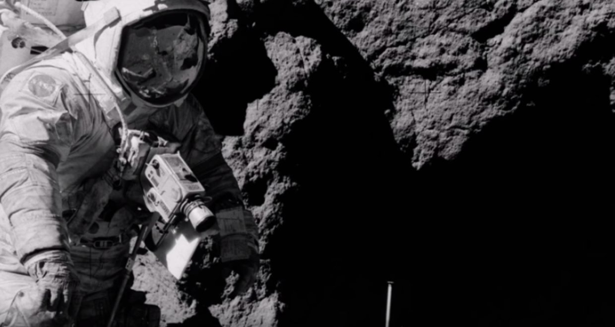 Пушков объяснил, как «парень без скафандра» попал на лунные снимки НАСА 