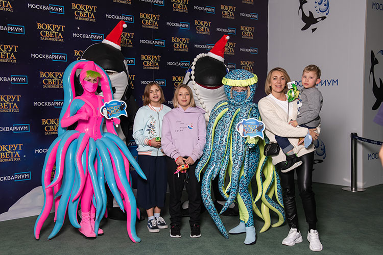 Павел Деревянко с женой и дочерьми, Анастасия Стоцкая и другие на премьере мюзикла с участием животных Павел Деревянко с женой и дочерьми, Анастасия Стоцкая и другие на премьере мюзикла с участием животных Звезды,Новости о звездах