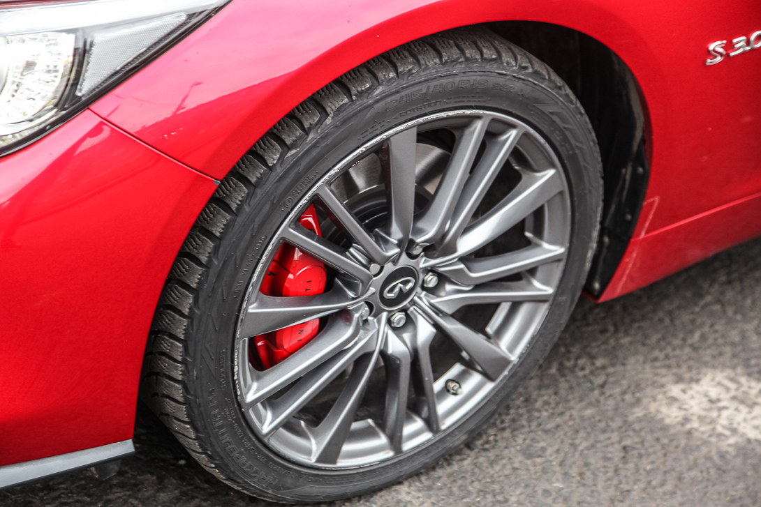 Тест-драйв: Infiniti Q50 Red Sport Infiniti, салон, Sport, например, черной, дерзким, автомобиль, выглядел, снаружи, настолько, выдержанным, серьезным, пожеланиях, отделки, ярким, внутри, Единственной, шалостью, интерьера, выглядит