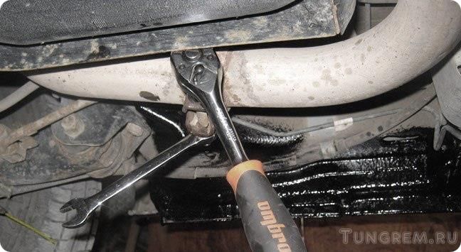 Меняем глушитель Lada Kalina